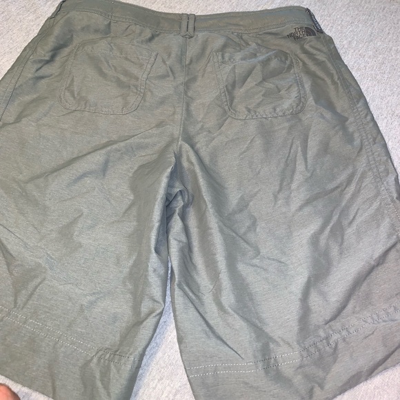 North Face Women’s Shorts Size 6 Nice! - Picture 8 of 8